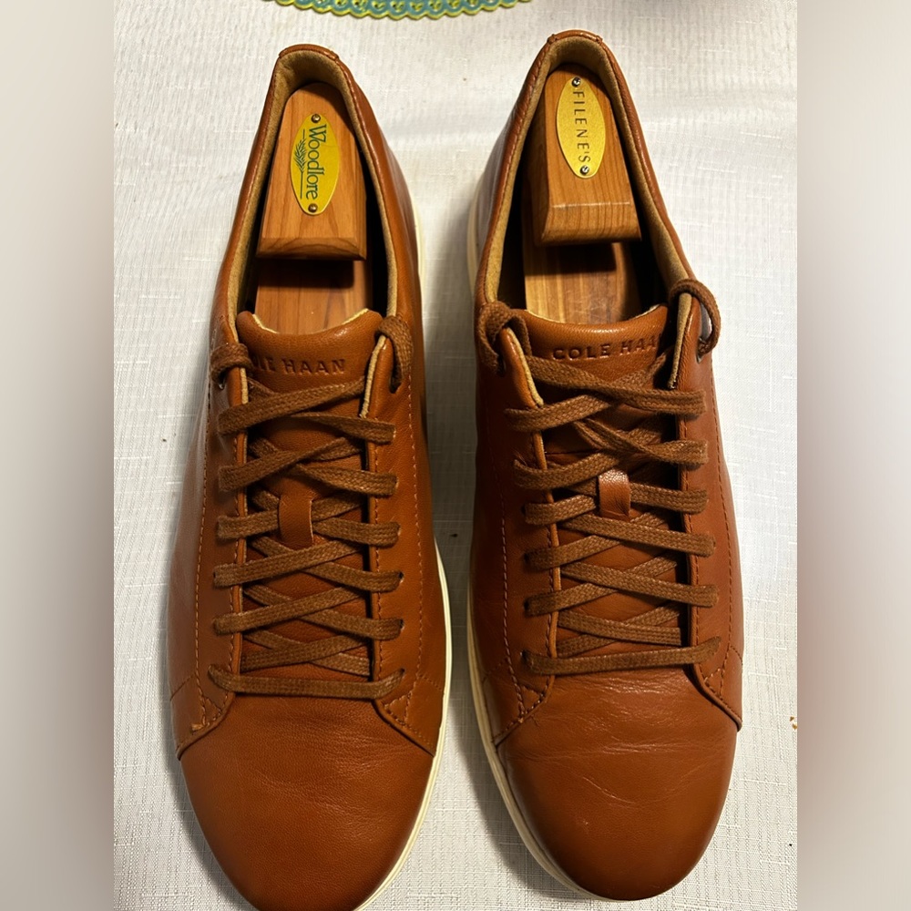 Cole Haans used size 11 1/2 ( shoe tree not included)